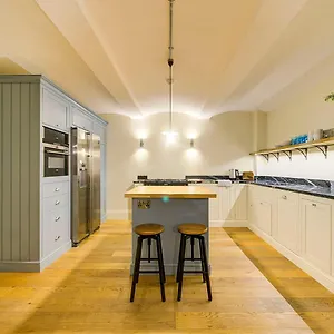 Apartamento Super Castle Basement, Edimburgo